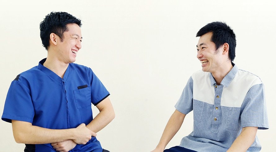 特養 機能訓練指導員　堤竹 徹と特養　介護職員　駒村 忠成